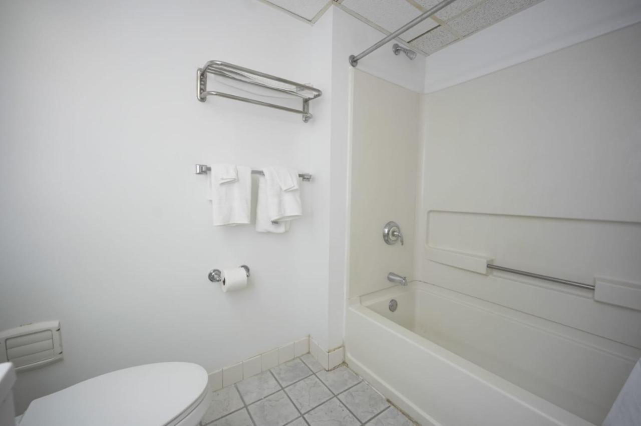 Greenwoods Inn & Suites Berlin Kültér fotó